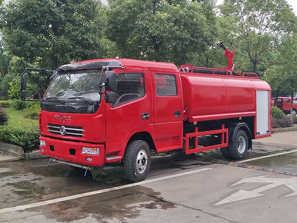 東風(fēng)5噸消防灑水車